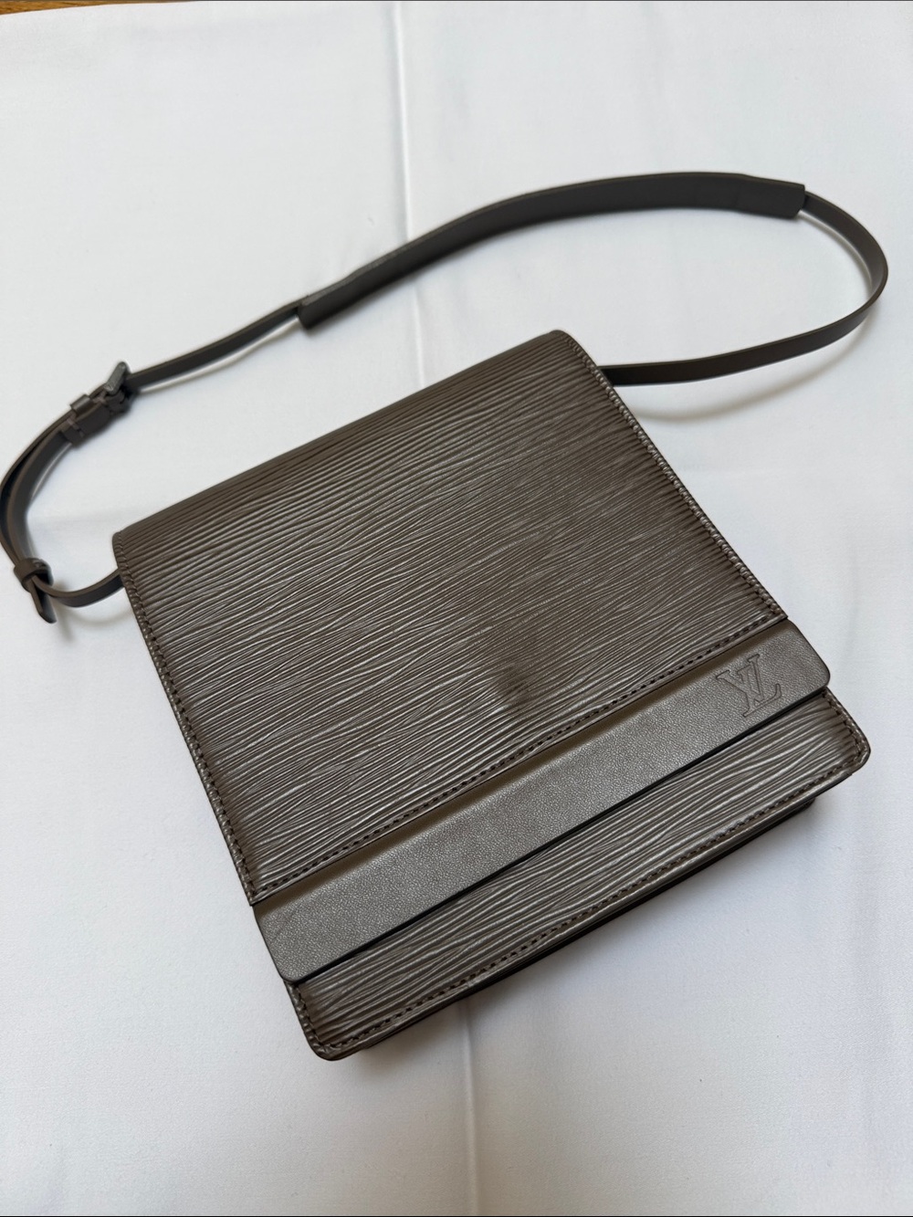 Louis Vuitton Ramatuelle Epi Leather Crossbody Bag – Taupe